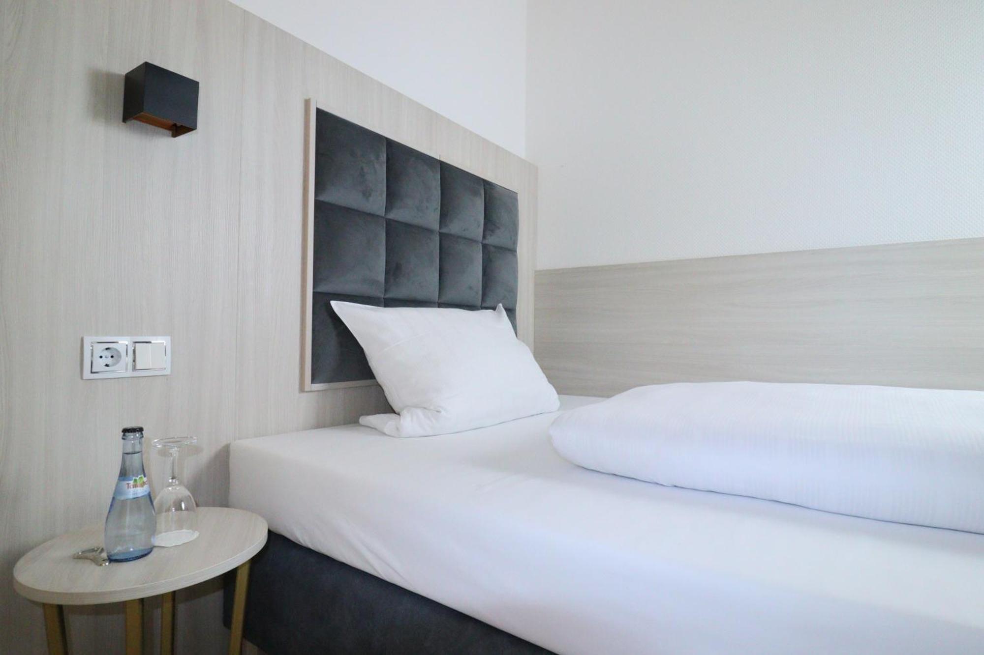 Hotel Kurparkblick Bad Bergzabern Kültér fotó