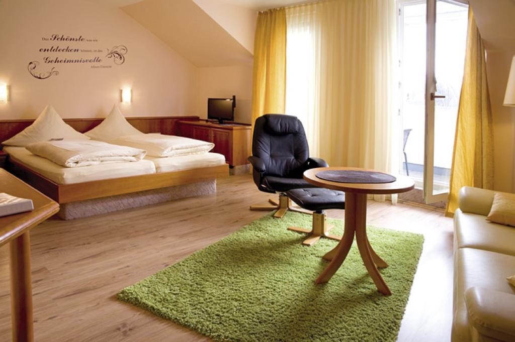 Hotel Kurparkblick Bad Bergzabern Szoba fotó